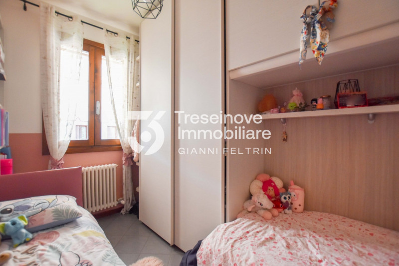 (Per INFO Feltrin Simone) Proponiamo in vendita un appartamento al primo piano a Paese, situato i...