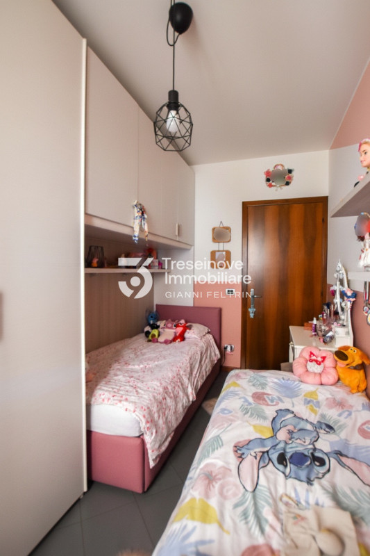 (Per INFO Feltrin Simone) Proponiamo in vendita un appartamento al primo piano a Paese, situato i...