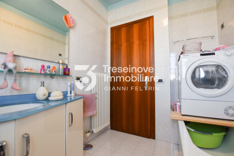 (Per INFO Feltrin Simone) Proponiamo in vendita un appartamento al primo piano a Paese, situato i...