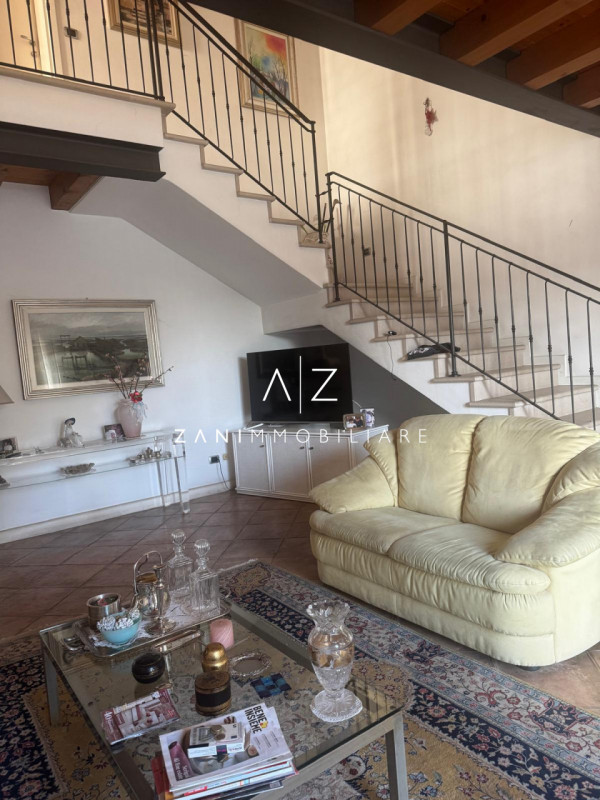 Proponiamo in vendita un’ampia proprietà nel comune di San Martino di Lupari, zona tranquilla e s...