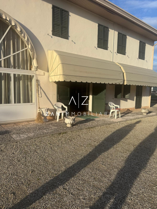 Proponiamo in vendita un’ampia proprietà nel comune di San Martino di Lupari, zona tranquilla e s...