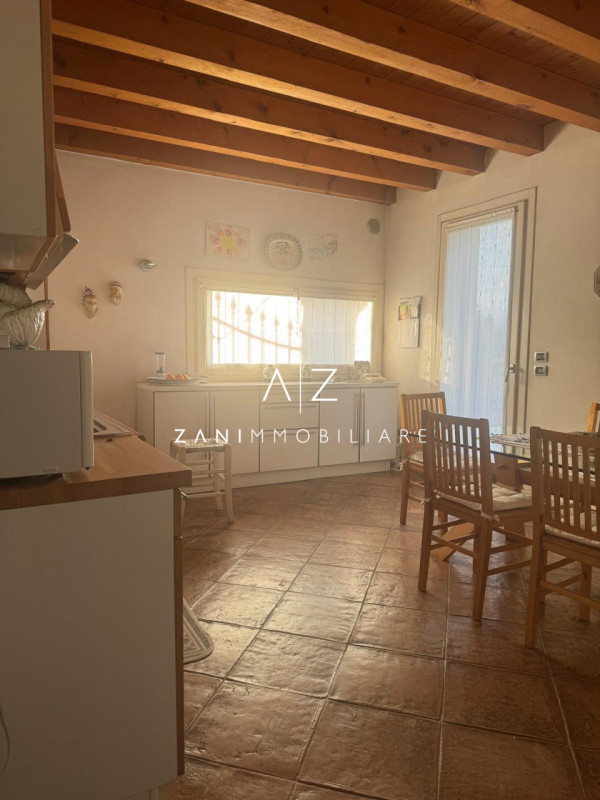 Proponiamo in vendita un’ampia proprietà nel comune di San Martino di Lupari, zona tranquilla e s...