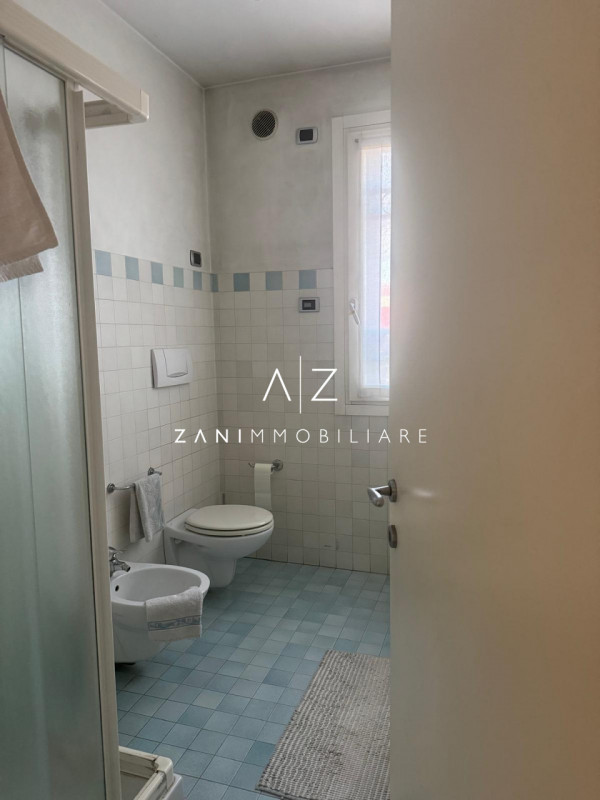 Proponiamo in vendita un’ampia proprietà nel comune di San Martino di Lupari, zona tranquilla e s...