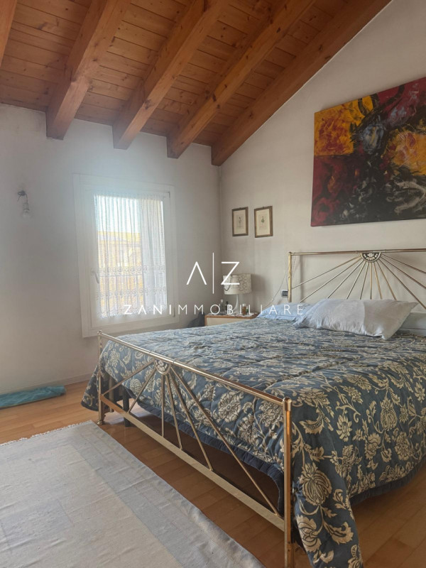 Proponiamo in vendita un’ampia proprietà nel comune di San Martino di Lupari, zona tranquilla e s...