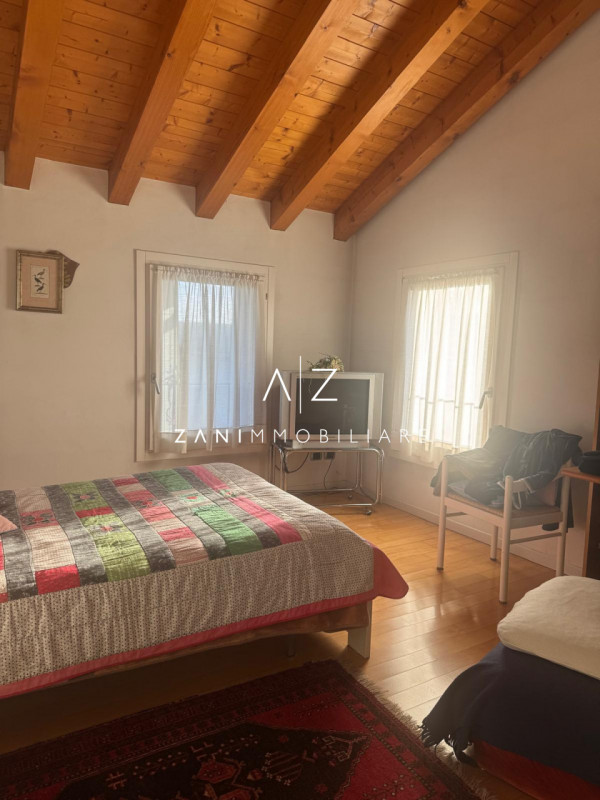 Proponiamo in vendita un’ampia proprietà nel comune di San Martino di Lupari, zona tranquilla e s...