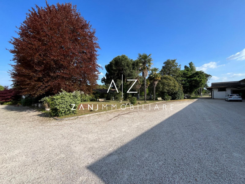 Proponiamo in vendita un’ampia proprietà nel comune di San Martino di Lupari, zona tranquilla e s...