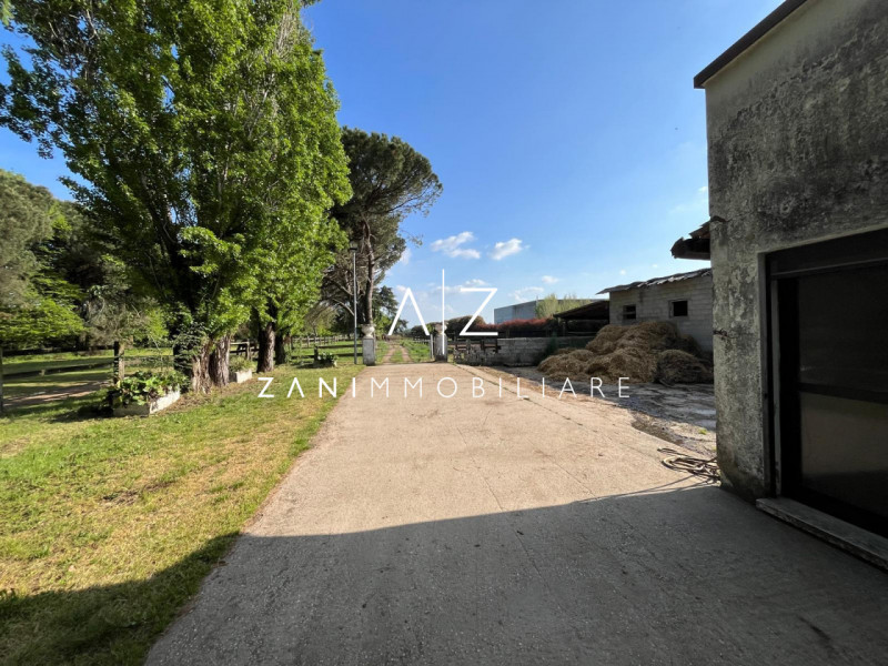 Proponiamo in vendita un’ampia proprietà nel comune di San Martino di Lupari, zona tranquilla e s...