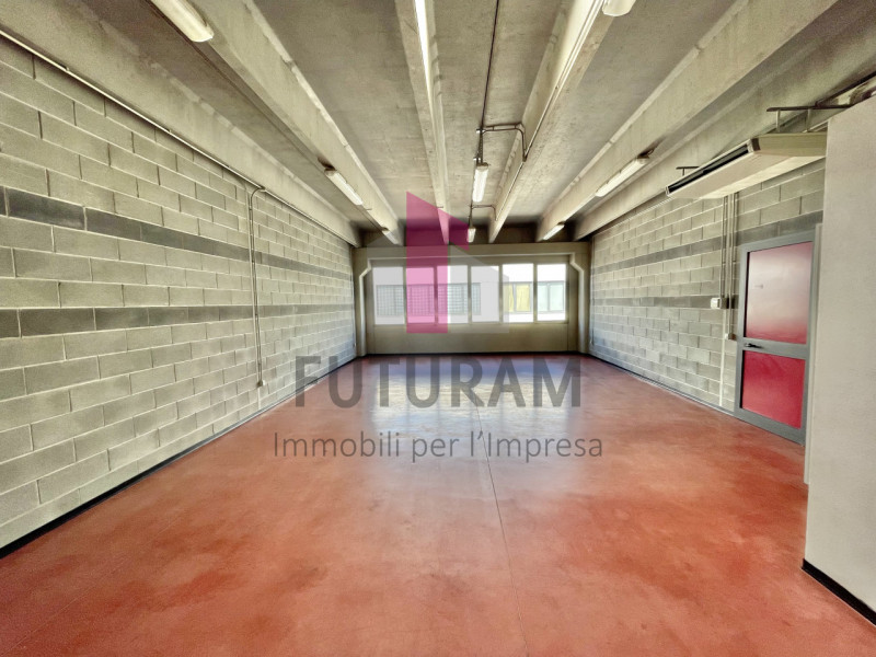 CAMISANO VICENTINO- 44FIL- PER INFO 0444/310220

IN CONTESTO MISTO DIREZIONALE COMMERCIALE SI AFF...