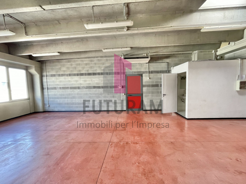 CAMISANO VICENTINO- 44FIL- PER INFO 0444/310220

IN CONTESTO MISTO DIREZIONALE COMMERCIALE SI AFF...