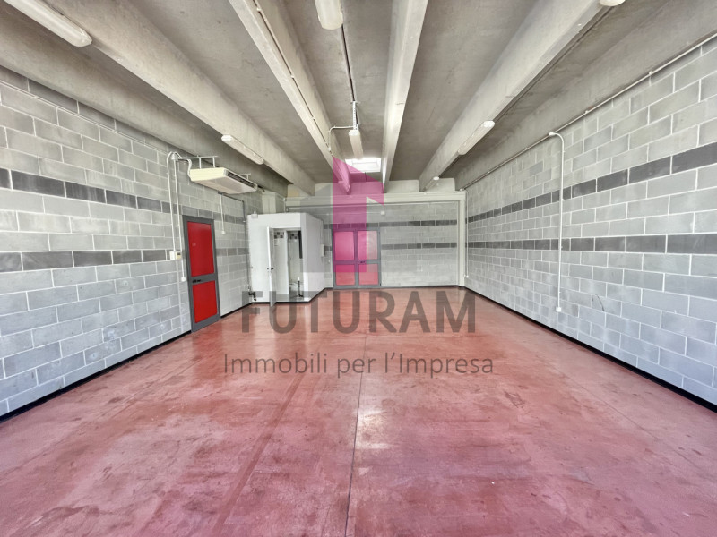 CAMISANO VICENTINO- 44FIL- PER INFO 0444/310220

IN CONTESTO MISTO DIREZIONALE COMMERCIALE SI AFF...