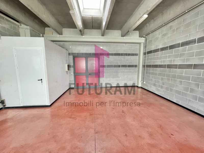 CAMISANO VICENTINO- 44FIL- PER INFO 0444/310220

IN CONTESTO MISTO DIREZIONALE COMMERCIALE SI AFF...