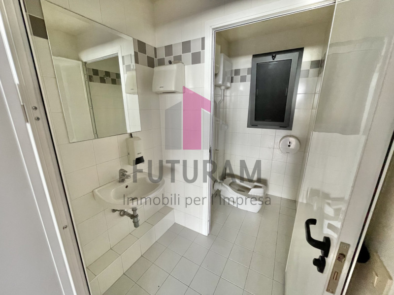 CAMISANO VICENTINO- 44FIL- PER INFO 0444/310220

IN CONTESTO MISTO DIREZIONALE COMMERCIALE SI AFF...