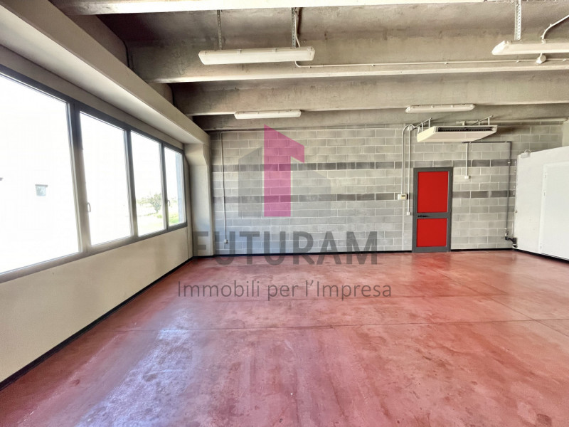 CAMISANO VICENTINO- 45FIL- PER INFO 0444/310220

IN CONTESTO MISTO DIREZIONALE COMMERCIALE SI AFF...