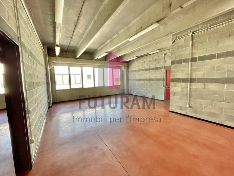 CAMISANO VICENTINO- 45FIL- PER INFO 0444/310220

IN CONTESTO MISTO DIREZIONALE COMMERCIALE SI AFF...