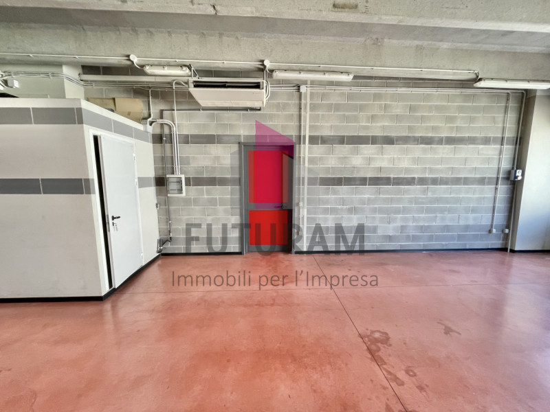 CAMISANO VICENTINO- 45FIL- PER INFO 0444/310220

IN CONTESTO MISTO DIREZIONALE COMMERCIALE SI AFF...