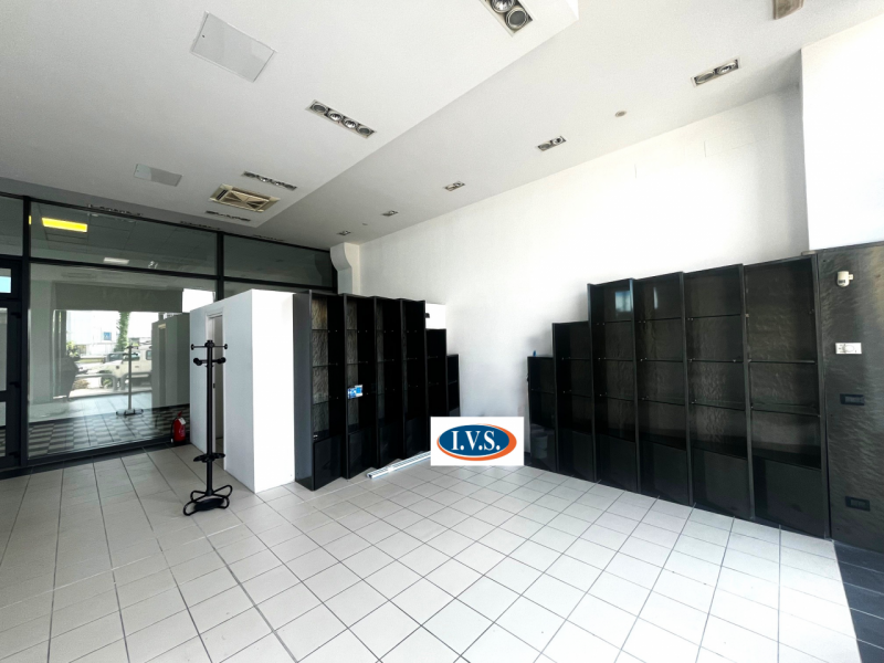 MESTRINO (PD): In prestigioso complesso direzionale / commerciale conosciuto come "La Fornace" , ...