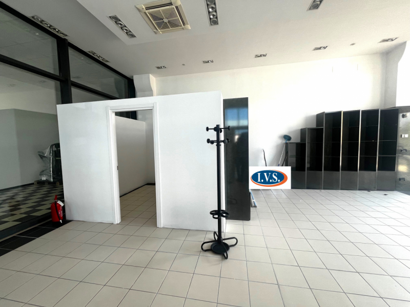 MESTRINO (PD): In prestigioso complesso direzionale / commerciale conosciuto come "La Fornace" , ...