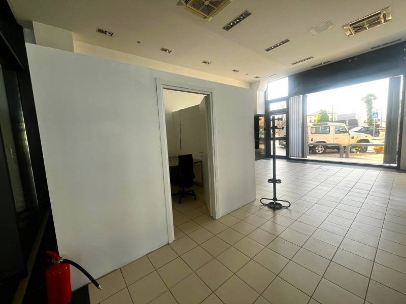 MESTRINO (PD): In prestigioso complesso direzionale / commerciale conosciuto come "La Fornace" , ...