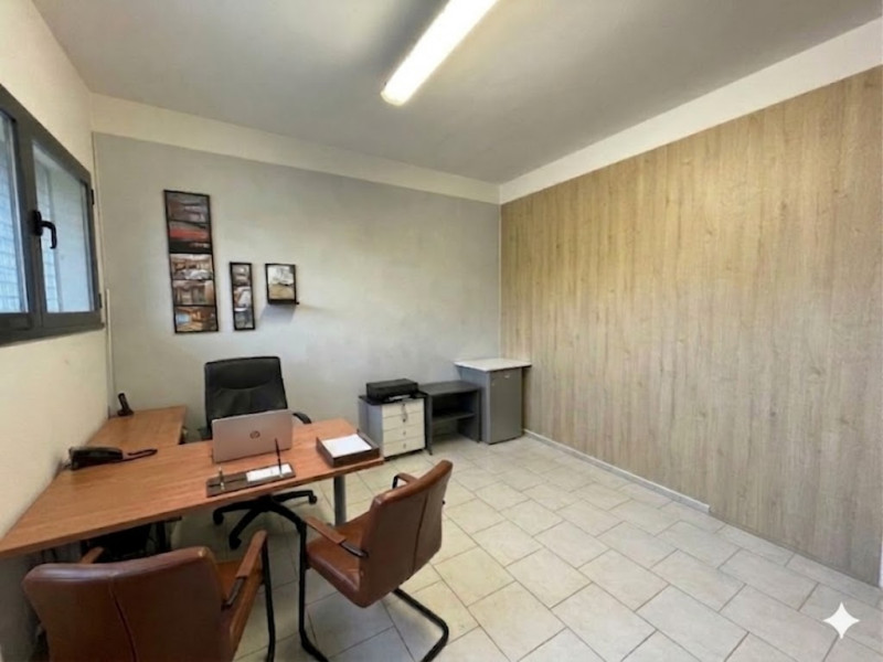 In affitto, proponiamo un ampio capannone commerciale di categoria D/7 situato nella rinomata zon...