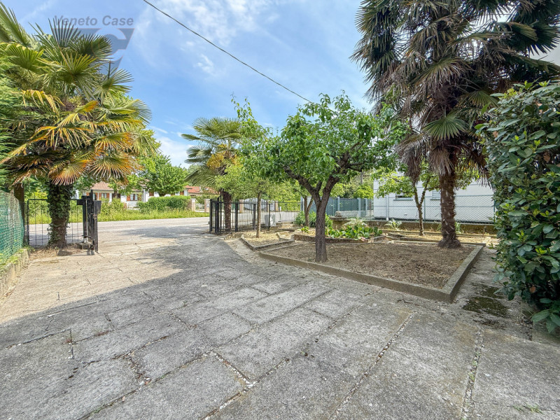 LOCALITA' CARPANE - CASA SINGOLA
Proponiamo in vendita, nella località Carpane, una casa singola ...