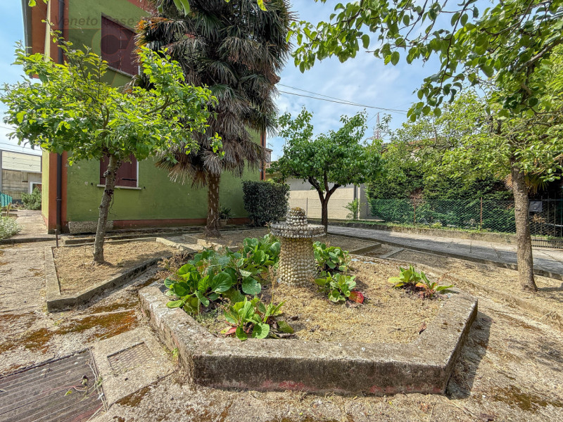 LOCALITA' CARPANE - CASA SINGOLA
Proponiamo in vendita, nella località Carpane, una casa singola ...
