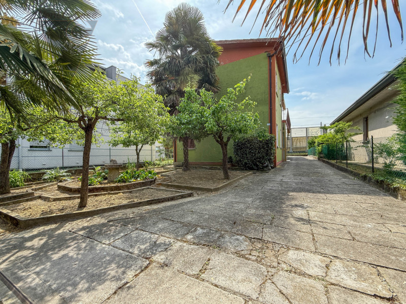 LOCALITA' CARPANE - CASA SINGOLA
Proponiamo in vendita, nella località Carpane, una casa singola ...