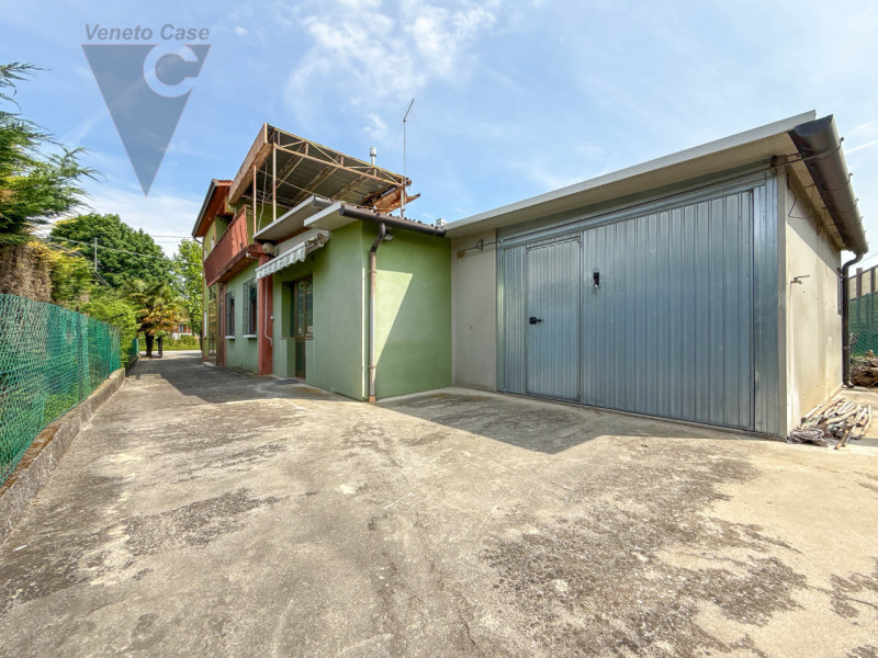 LOCALITA' CARPANE - CASA SINGOLA
Proponiamo in vendita, nella località Carpane, una casa singola ...