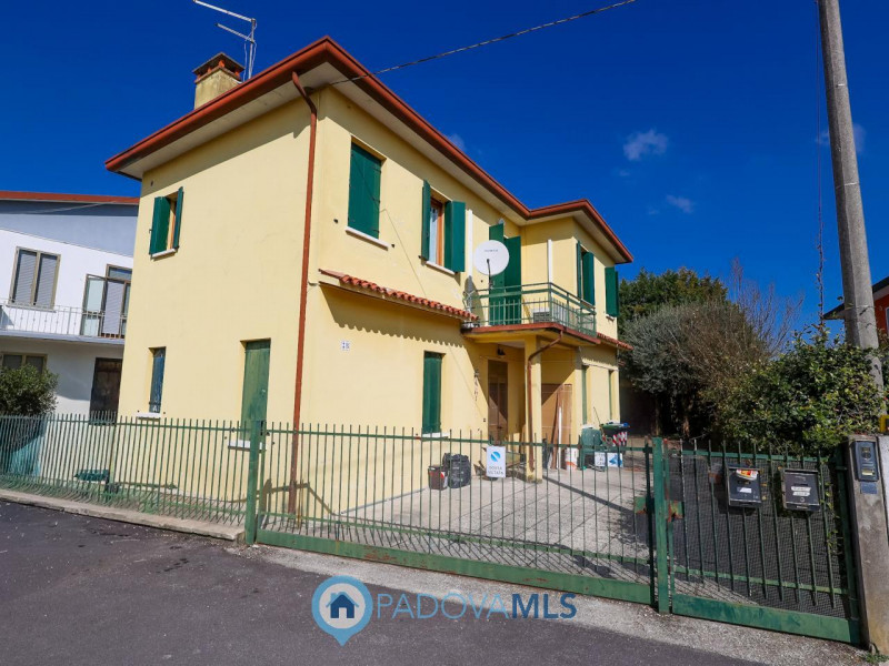 Immobile in esclusiva al Gruppo Padova MLS
In una delle zone residenziali più tranquille e richie...