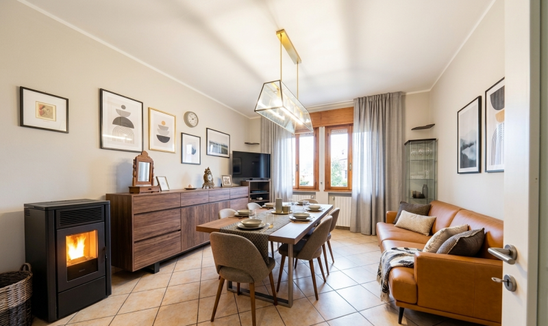 COMPOSIZIONE:
Proponiamo in vendita porzione di bifamiliare sviluppata su due livelli. L'atrio d'...