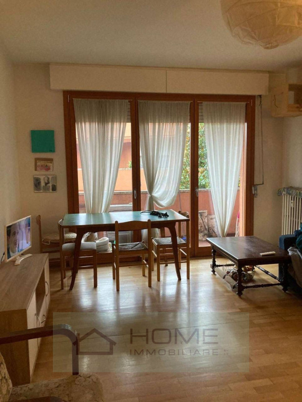 Affittasi Posto letto in stanza doppia con un altra ragazza. Luminoso e spazioso appartamento in ...