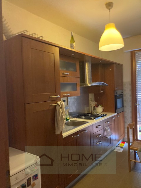 Luminoso e spazioso appartamento in affitto situato nella zona di Facciolati a Padova, completame...