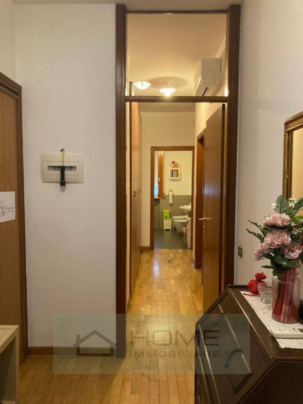 Affittasi Posto letto in stanza doppia con un altra ragazza. Luminoso e spazioso appartamento in ...