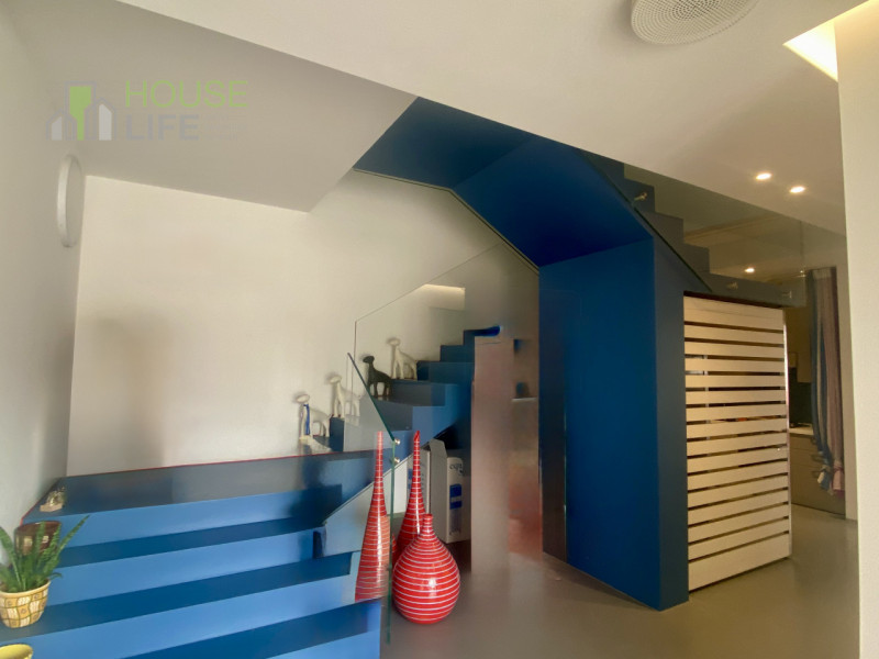 THIENE: in zona industriale e di facile accesso, IMMOBILE SINGOLO di 600 mq totali, disposto su d...