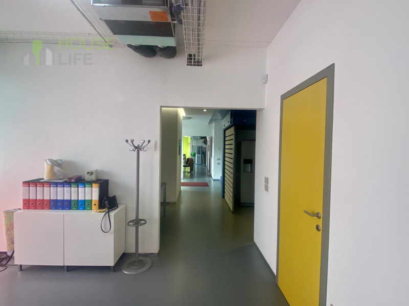 THIENE: in zona industriale e di facile accesso, IMMOBILE SINGOLO di 600 mq totali, disposto su d...