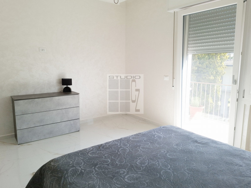 Proponiamo in vendita un elegante appartamento 125 mq situato nel cuore di Loreggia, nella zona c...