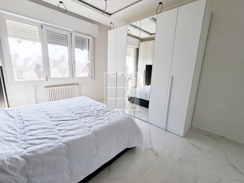 Proponiamo in vendita un elegante appartamento 125 mq situato nel cuore di Loreggia, nella zona c...