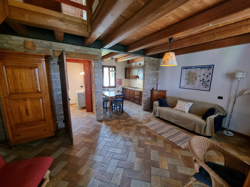 Castelnuovo di Teolo (PD), sita in piacevole posizione panoramica ed abbastanza isolata, proponia...