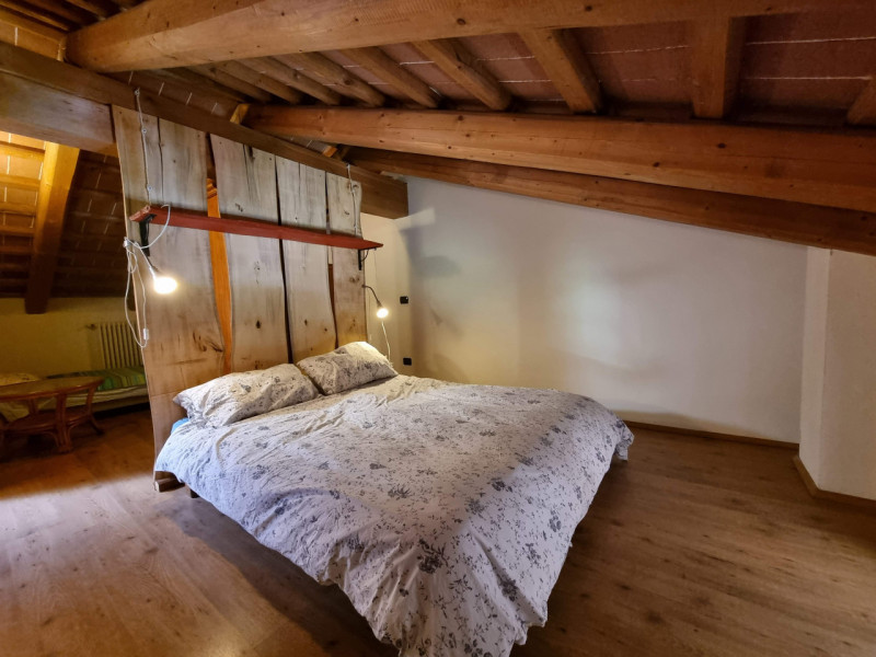 Castelnuovo di Teolo (PD), sita in piacevole posizione panoramica ed abbastanza isolata, proponia...