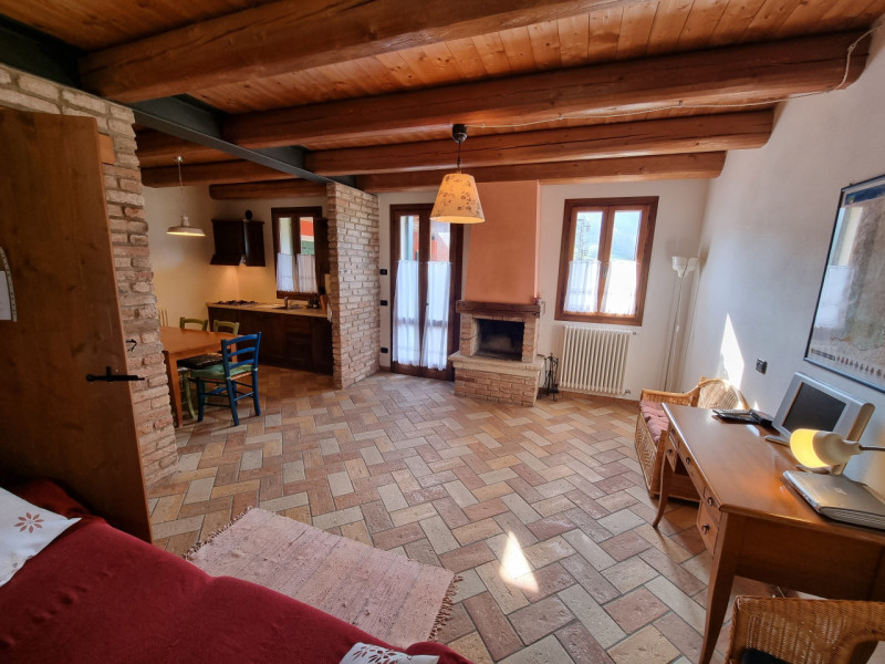 Castelnuovo di Teolo (PD), sita in piacevole posizione panoramica ed abbastanza isolata, proponia...