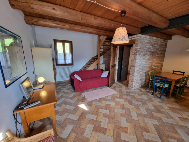 Castelnuovo di Teolo (PD), sita in piacevole posizione panoramica ed abbastanza isolata, proponia...