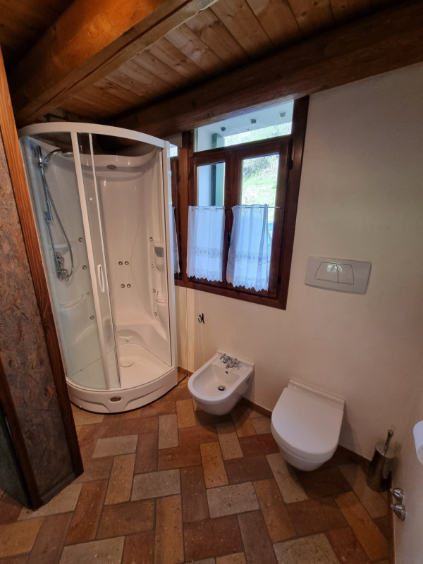 Castelnuovo di Teolo (PD), sita in piacevole posizione panoramica ed abbastanza isolata, proponia...