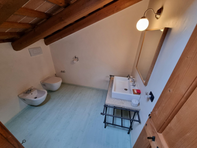 Castelnuovo di Teolo (PD), sita in piacevole posizione panoramica ed abbastanza isolata, proponia...