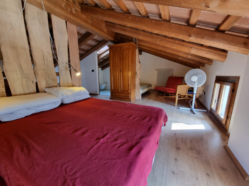 Castelnuovo di Teolo (PD), sita in piacevole posizione panoramica ed abbastanza isolata, proponia...