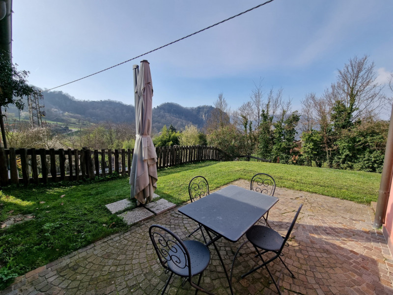 Castelnuovo di Teolo (PD), sita in piacevole posizione panoramica ed abbastanza isolata, proponia...