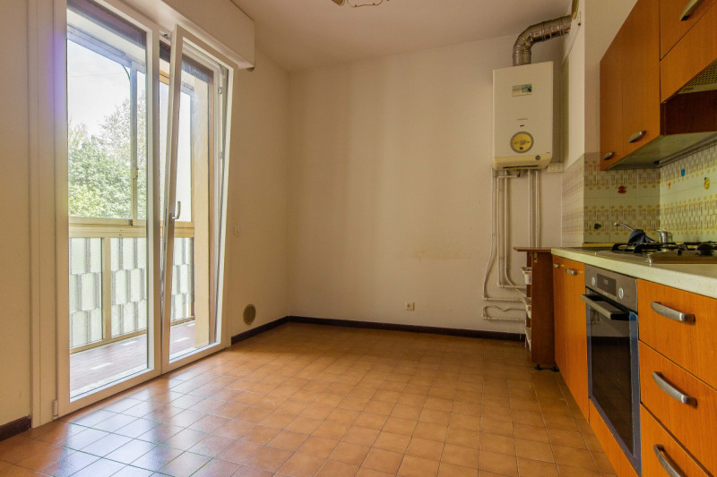 Appartamento sito al secondo piano e dotato di ascensore.
L’immobile è composto da un ingresso, s...