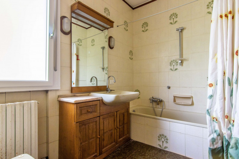 Appartamento sito al secondo piano e dotato di ascensore.
L’immobile è composto da un ingresso, s...