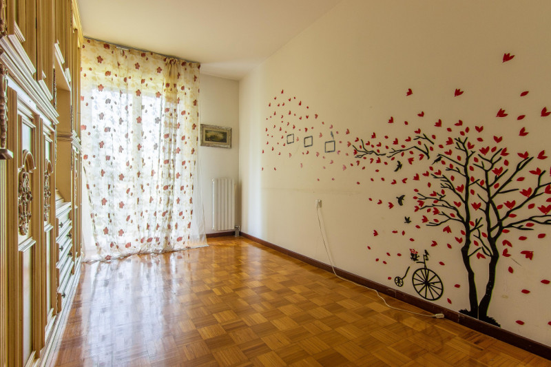 Appartamento sito al secondo piano e dotato di ascensore.
L’immobile è composto da un ingresso, s...