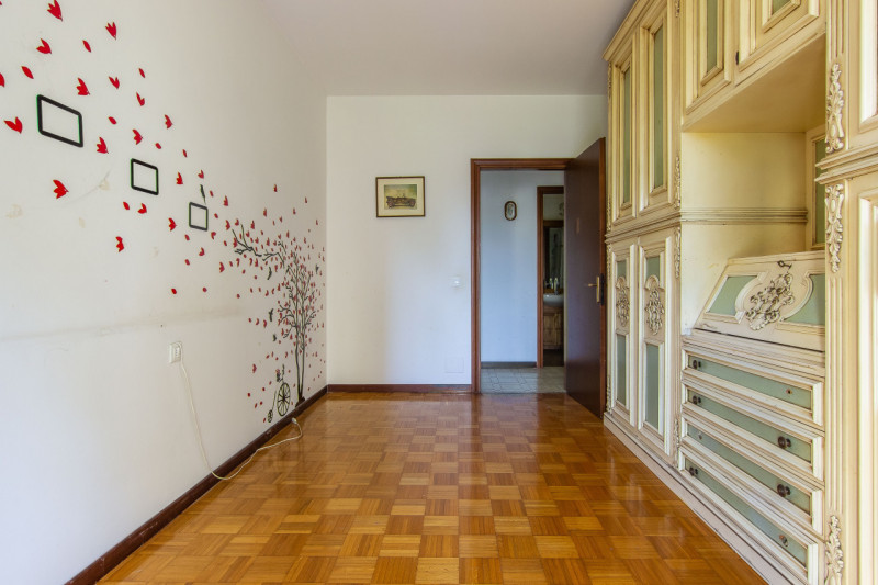 Appartamento sito al secondo piano e dotato di ascensore.
L’immobile è composto da un ingresso, s...