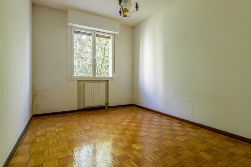 Appartamento sito al secondo piano e dotato di ascensore.
L’immobile è composto da un ingresso, s...