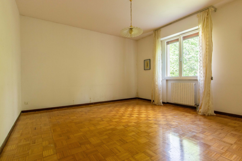 Appartamento sito al secondo piano e dotato di ascensore.
L’immobile è composto da un ingresso, s...